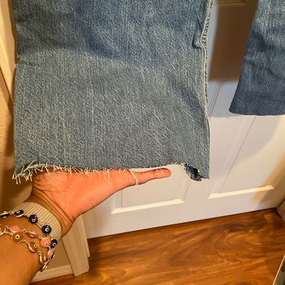 Wide leg jeans with distressed knees and cut off hem. - Picture 3 of 4